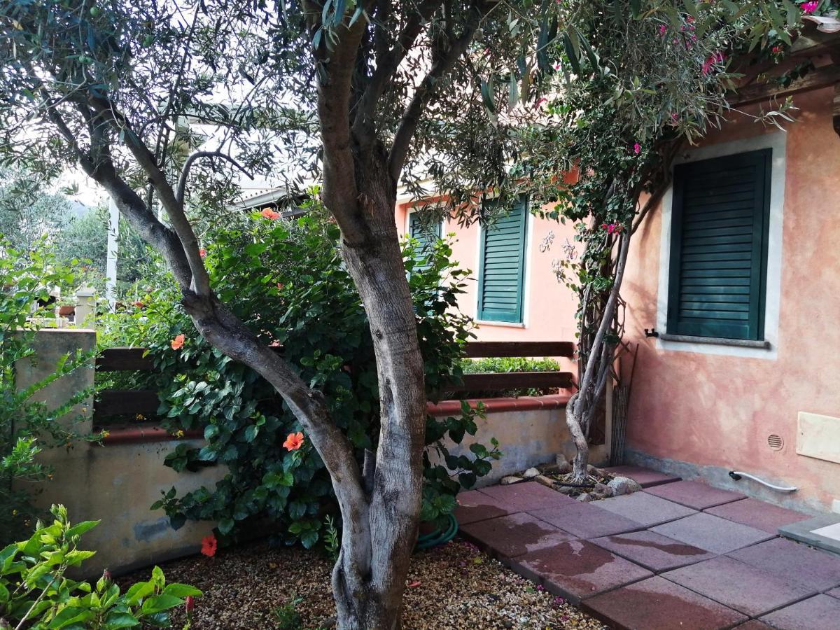 Villa La Casa Nel Borgo Chia Exterior foto